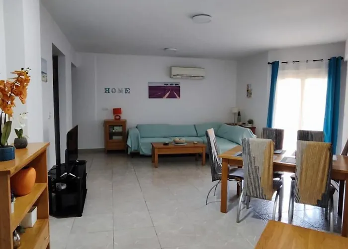 Queens Gardens 104 *