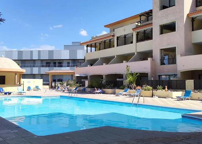 Queens Gardens 104 アパート *