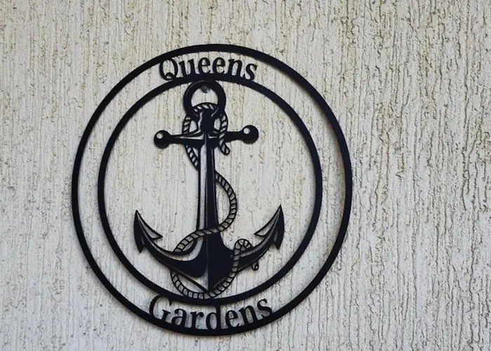 Queens Gardens 104 パ フォス