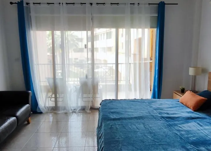 Queens Gardens 104 アパート *