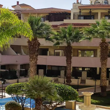 Queens Gardens 104 公寓